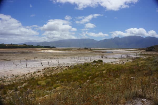 Photo of the Theewaterskloof Dam during the Cape Town water level crisis